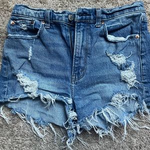 Abercrombie & Fitch - The Mom Short High Rise